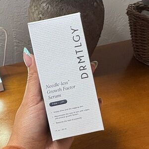 Needle-less Growth Factor Serum – White